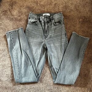 Abercrombie & Fitch 90’s Straight Ultra High Rise Jeans in Washed Grey